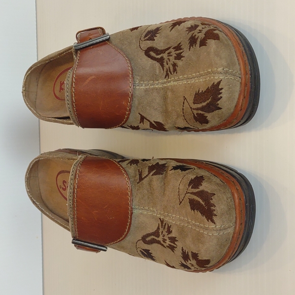 Klogs Austin Taupe Suede Tapestry Embroidered Clog - Picture 3 of 13